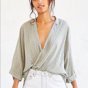 Silence + Noise surplice top size M